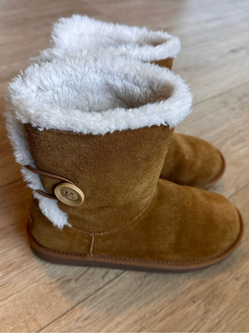 Koolaburra by Ugg Nalie Kids Button Suede Boot - Chestnut Brown UNISEX